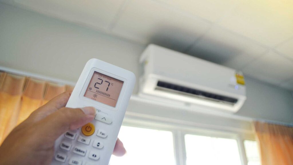 Klimatyzator z funkcją grzania włączany na pilot - propozycja ogrzewania dla starego budownictwa